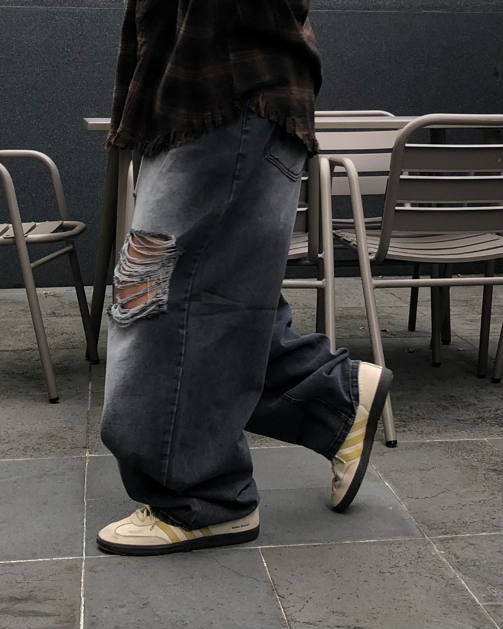 바지 모델 착용 이미지-S1L30