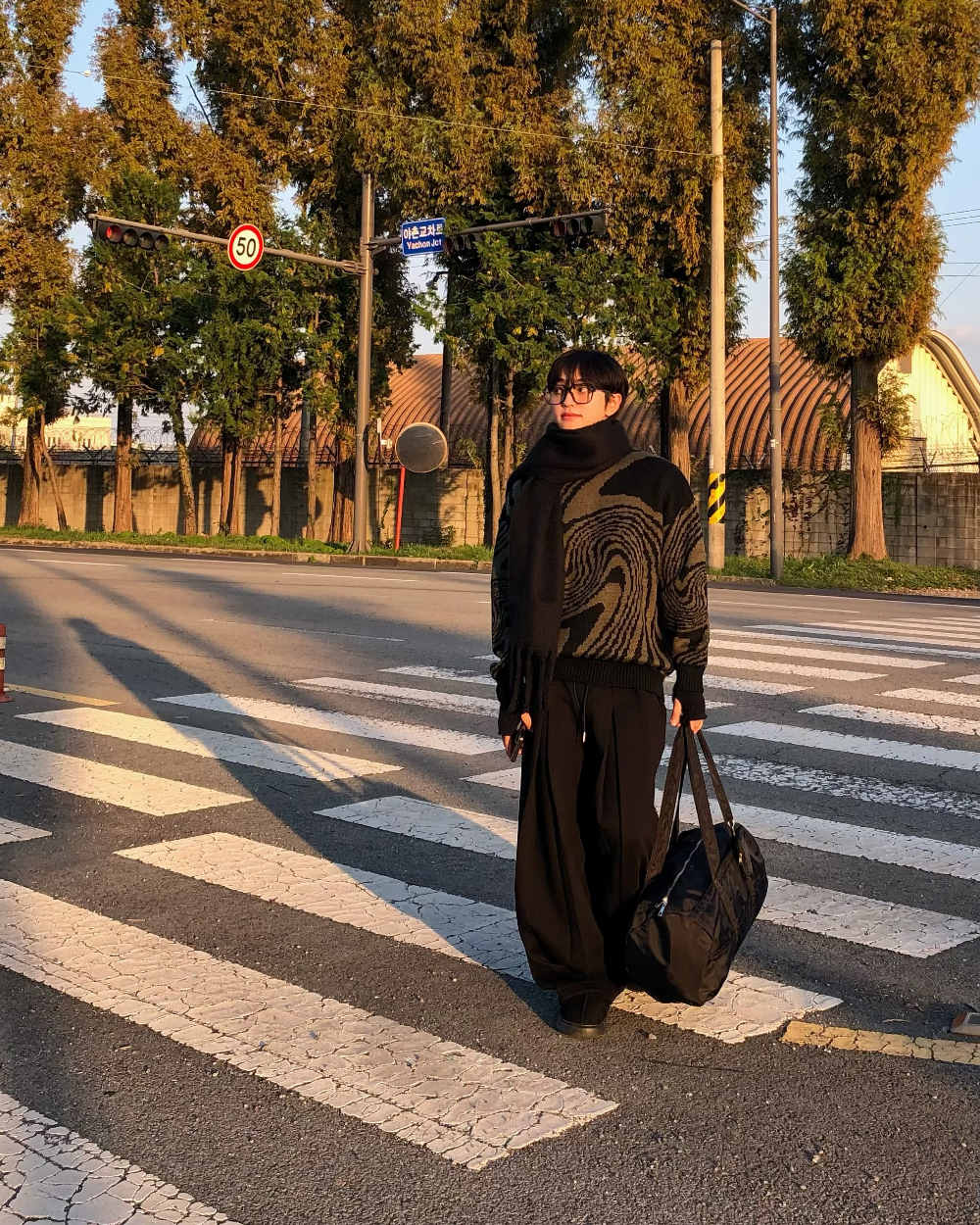 긴팔 티셔츠 모델 착용 이미지-S1L15