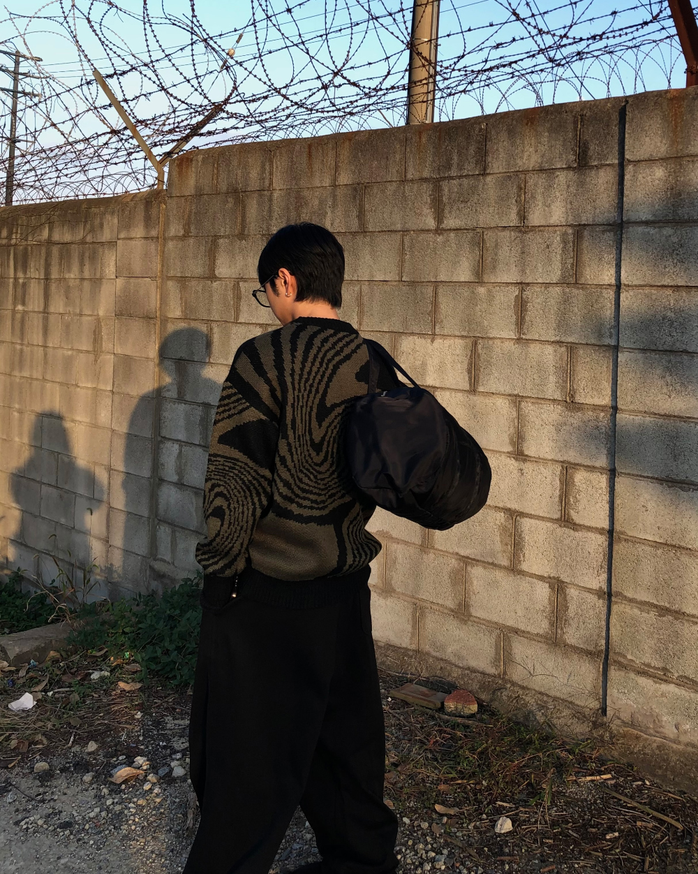 긴팔 티셔츠 모델 착용 이미지-S1L39