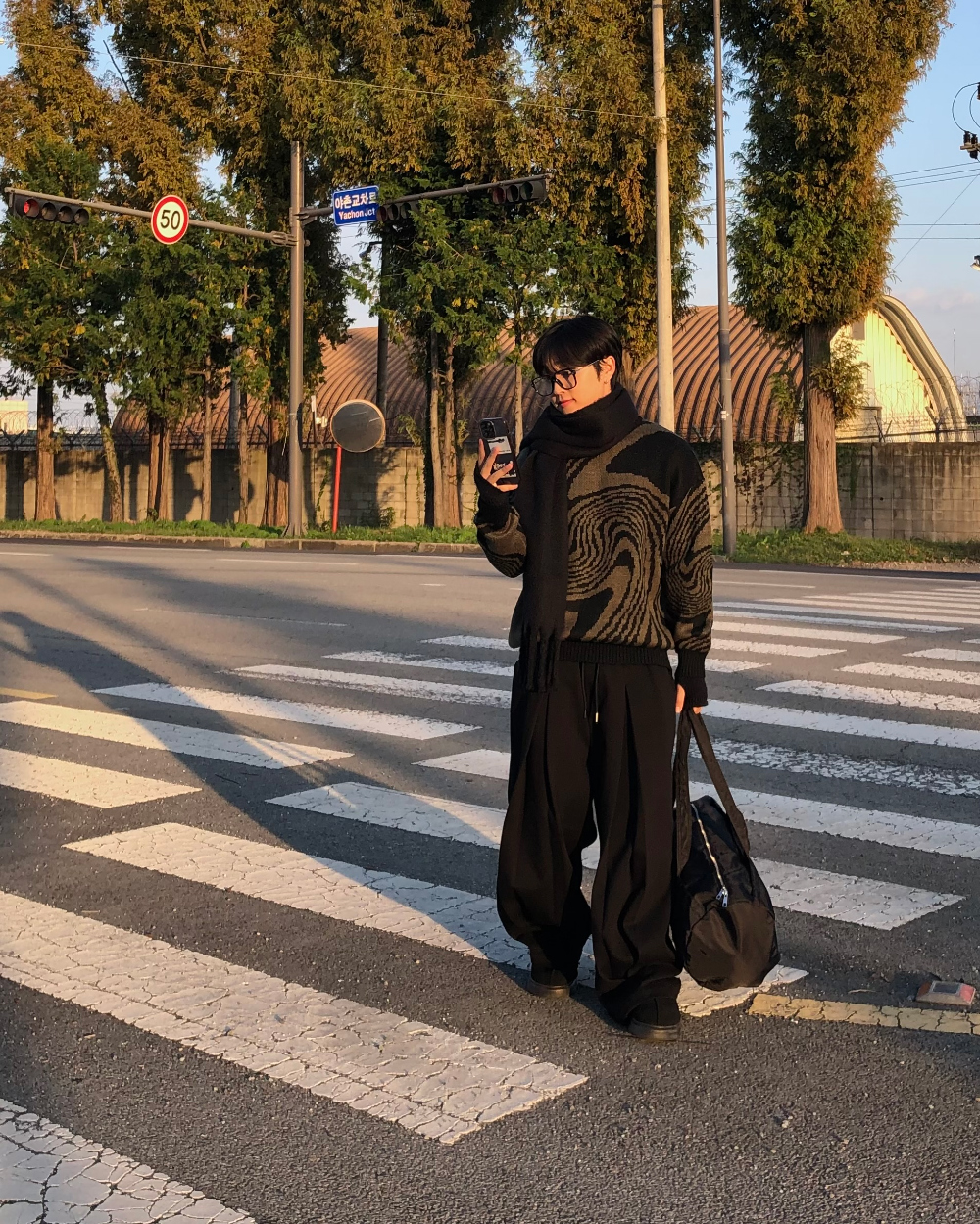 긴팔 티셔츠 모델 착용 이미지-S1L40