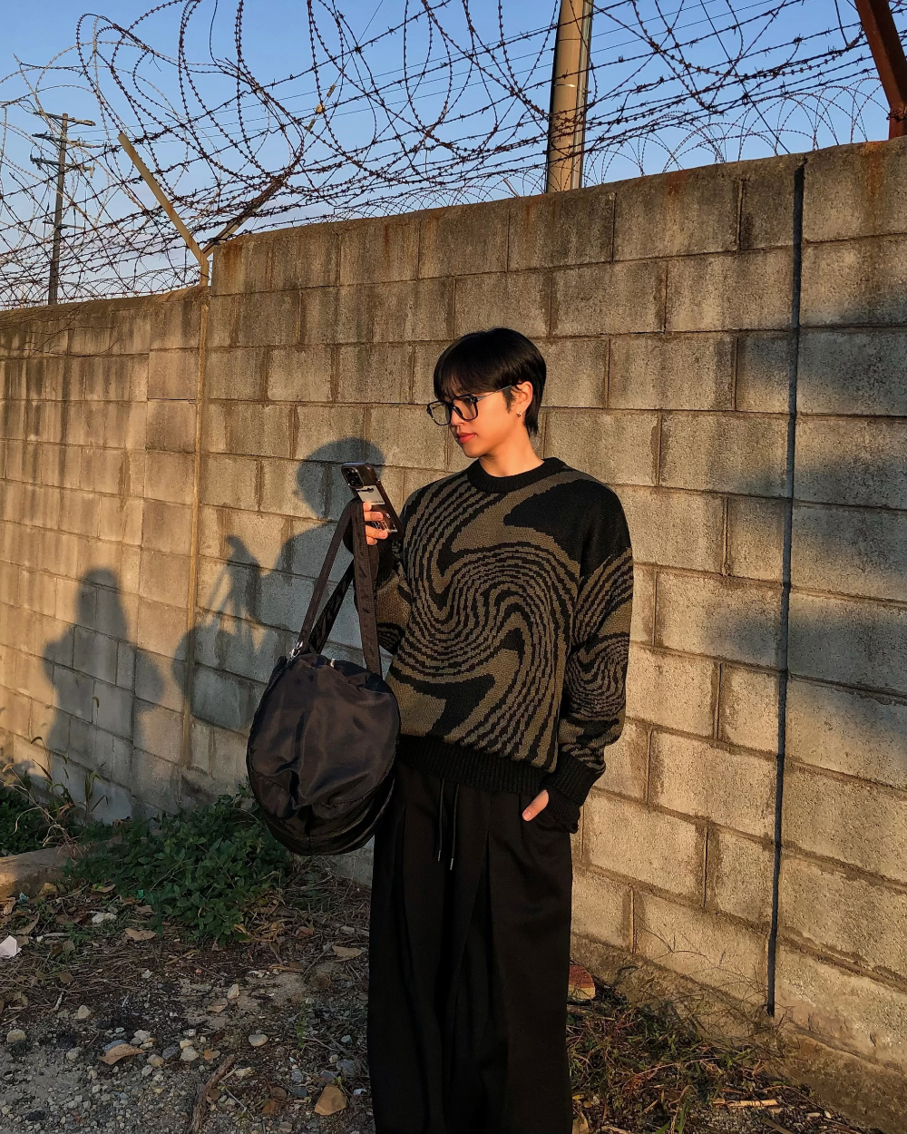 긴팔 티셔츠 모델 착용 이미지-S1L22