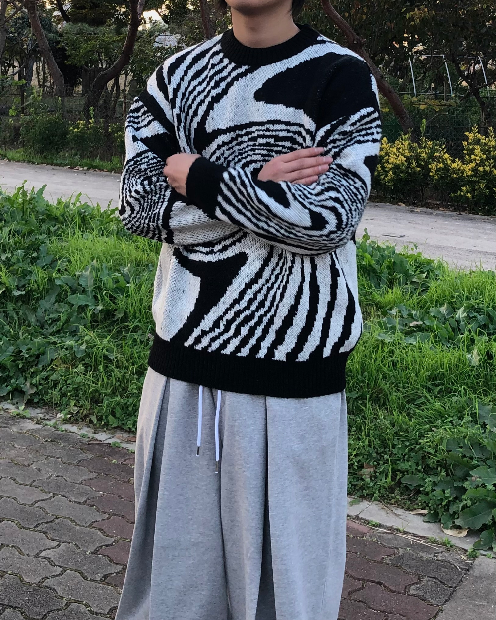 긴팔 티셔츠 모델 착용 이미지-S1L51