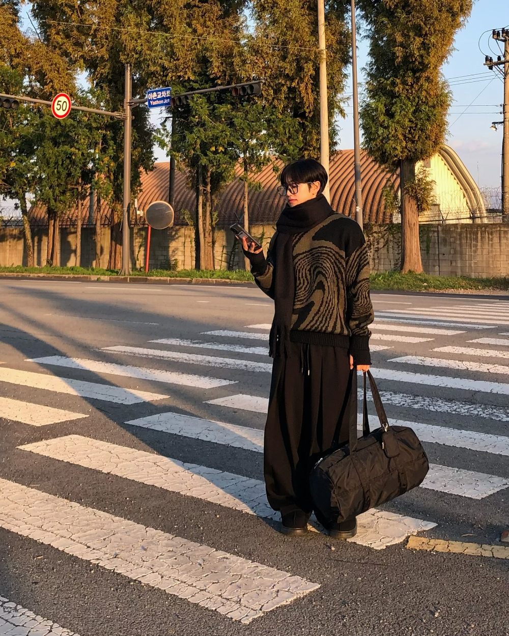 긴팔 티셔츠 모델 착용 이미지-S1L21