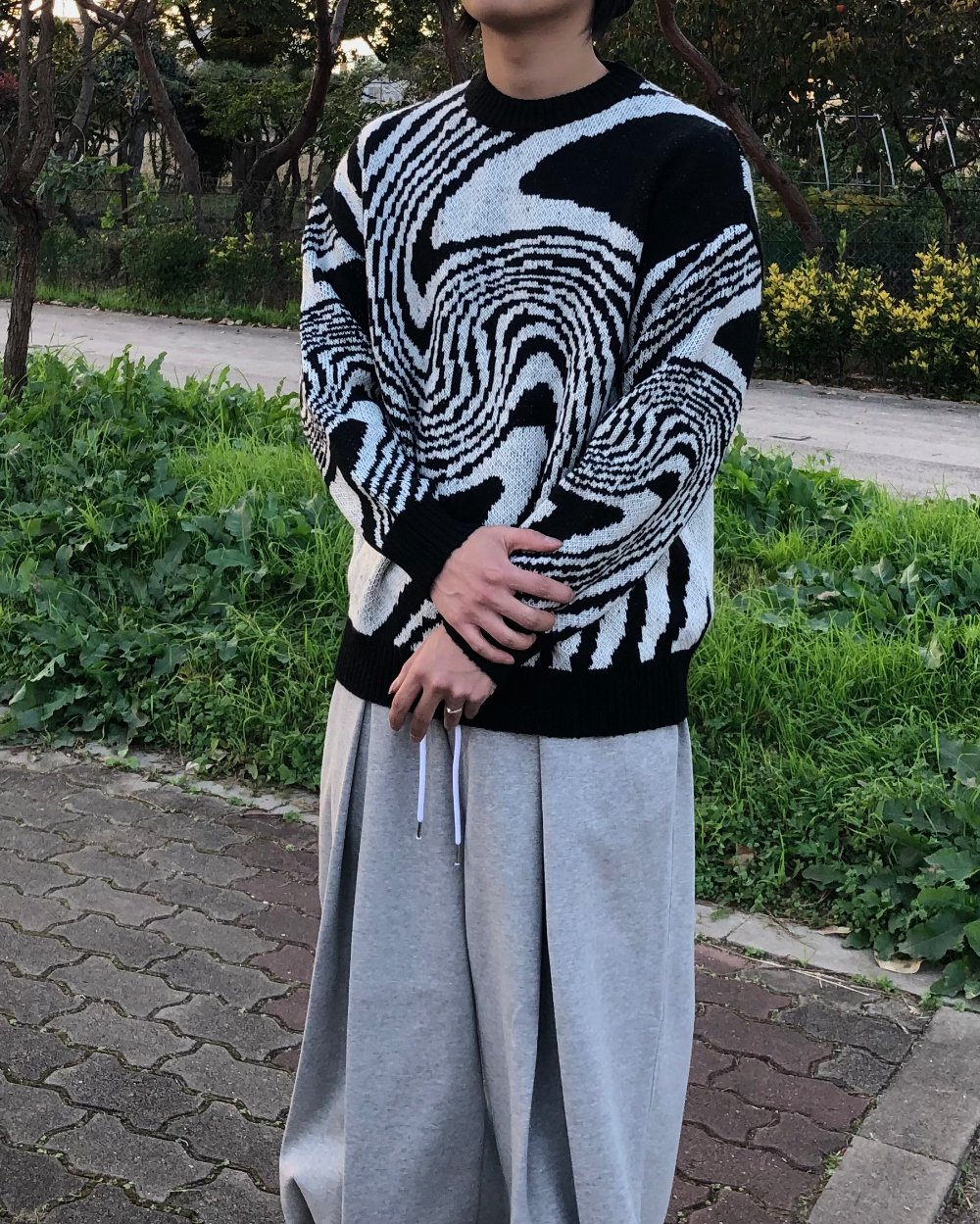 긴팔 티셔츠 모델 착용 이미지-S1L53