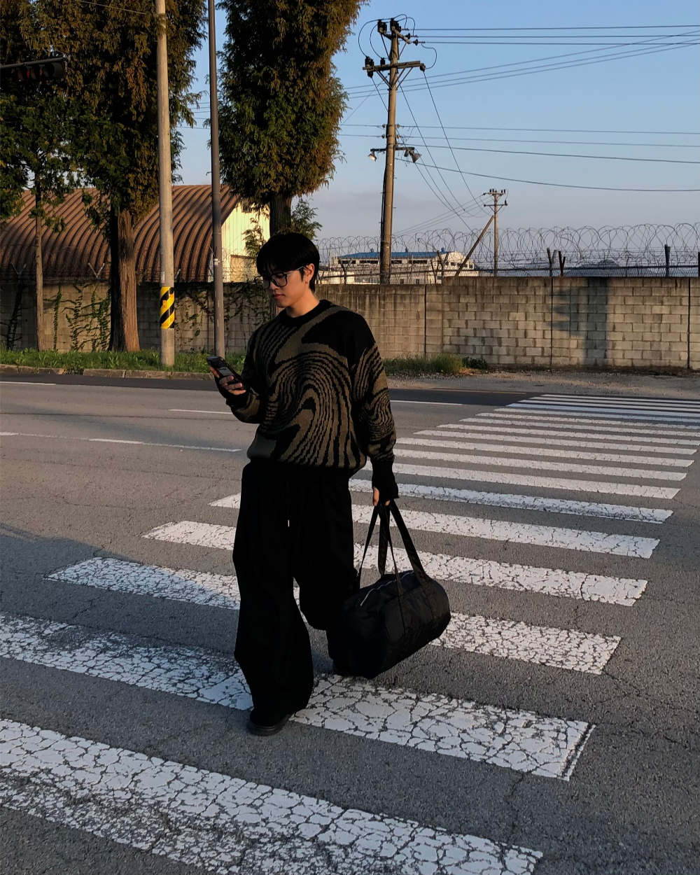 긴팔 티셔츠 모델 착용 이미지-S1L33