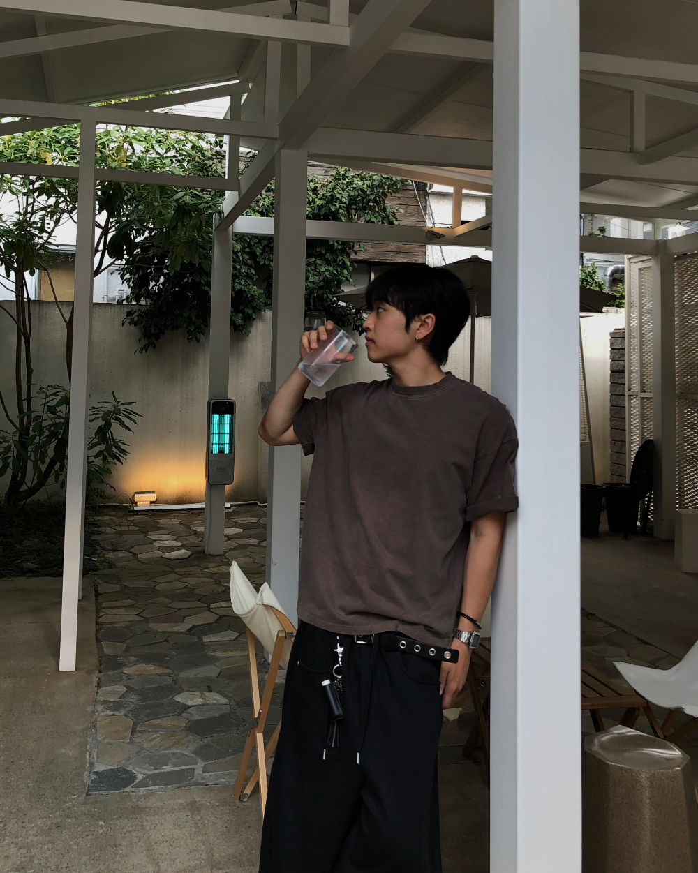 模特兒身穿短袖T卹 - S1L28