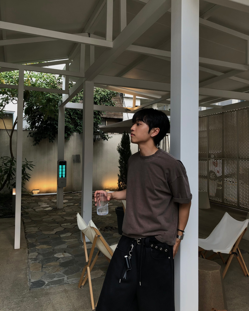 模特兒身穿短袖T卹 - S1L25