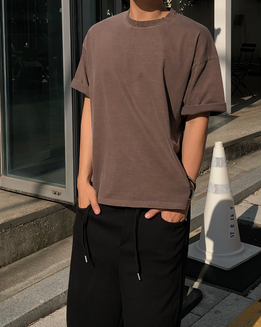 模特兒身穿短袖T卹 - S1L20