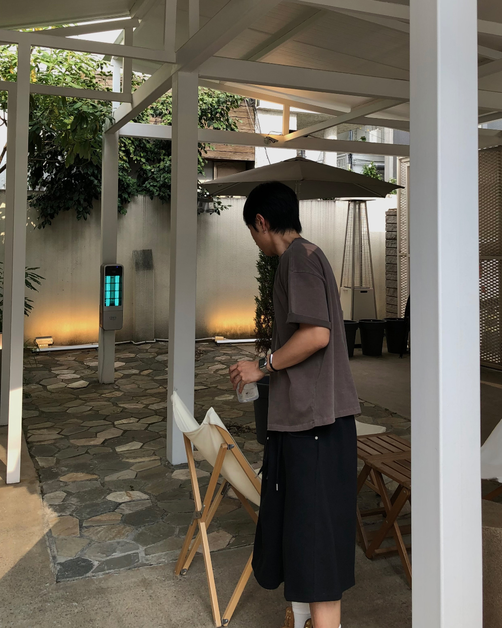 模特兒身穿短袖T卹 - S1L27