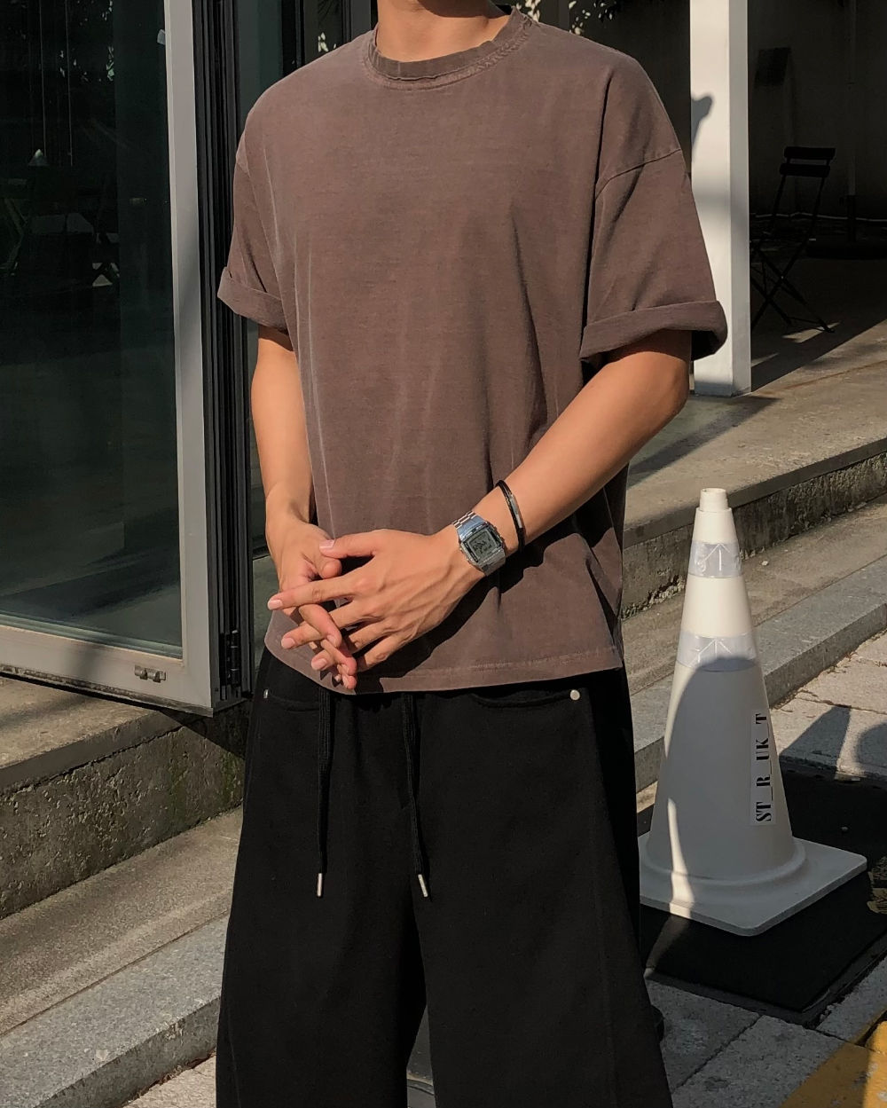 模特兒身穿短袖T卹 - S1L24