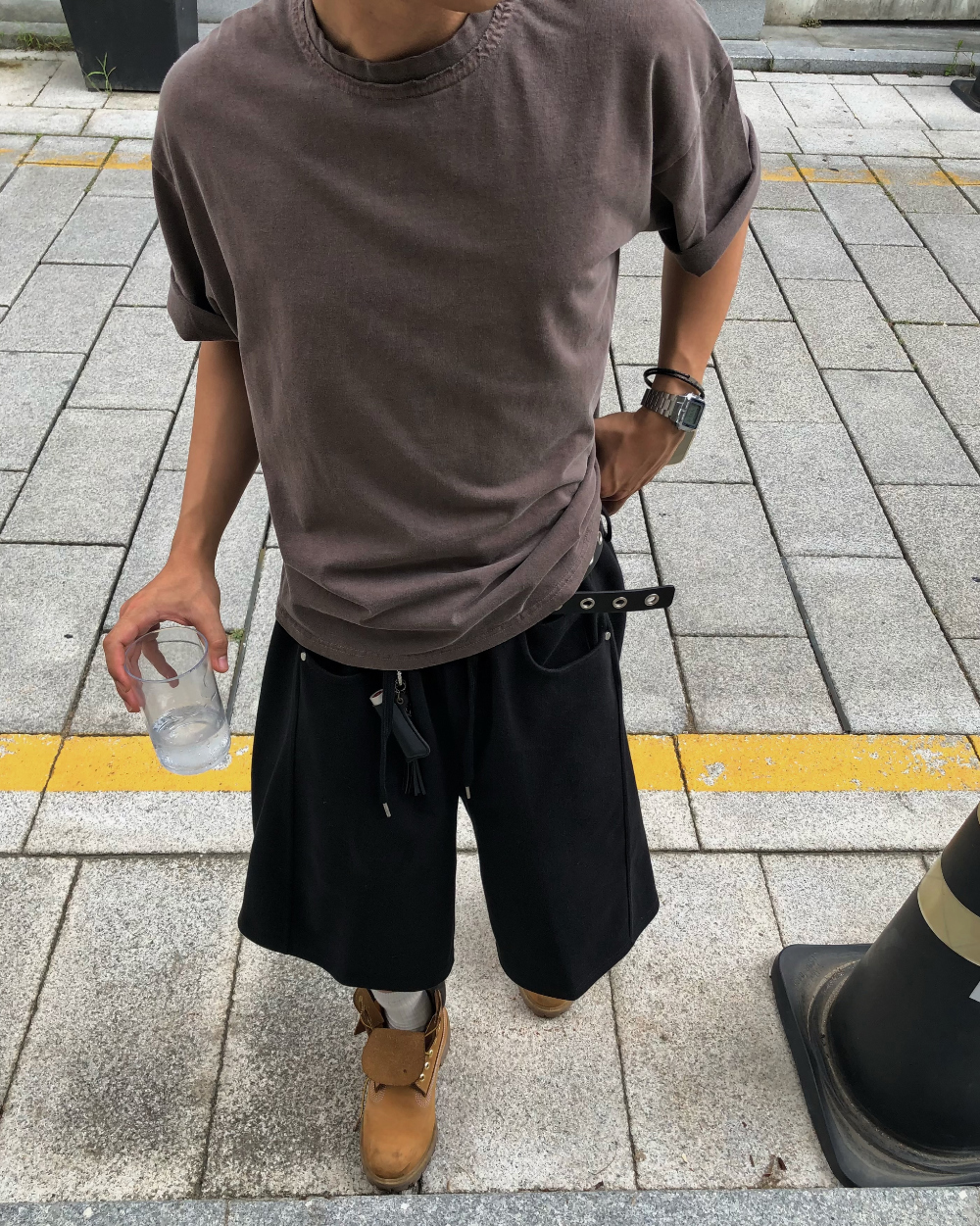 模特兒身穿短袖T卹 - S1L19