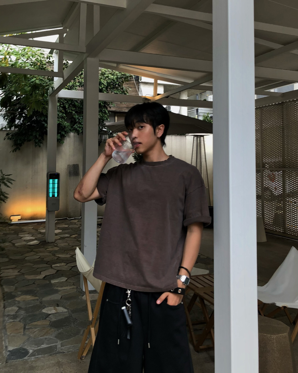 模特兒身穿短袖T卹 - S1L17