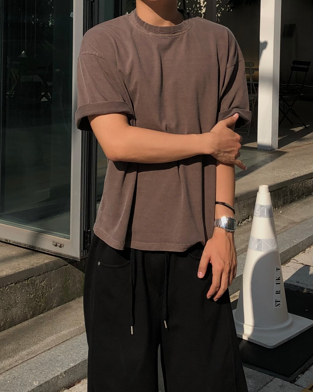 模特兒身穿短袖T卹 - S1L15