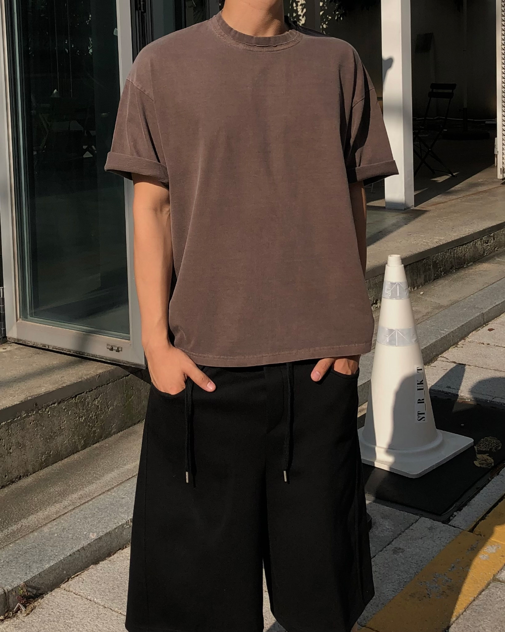 模特兒身穿短袖T卹 - S1L16