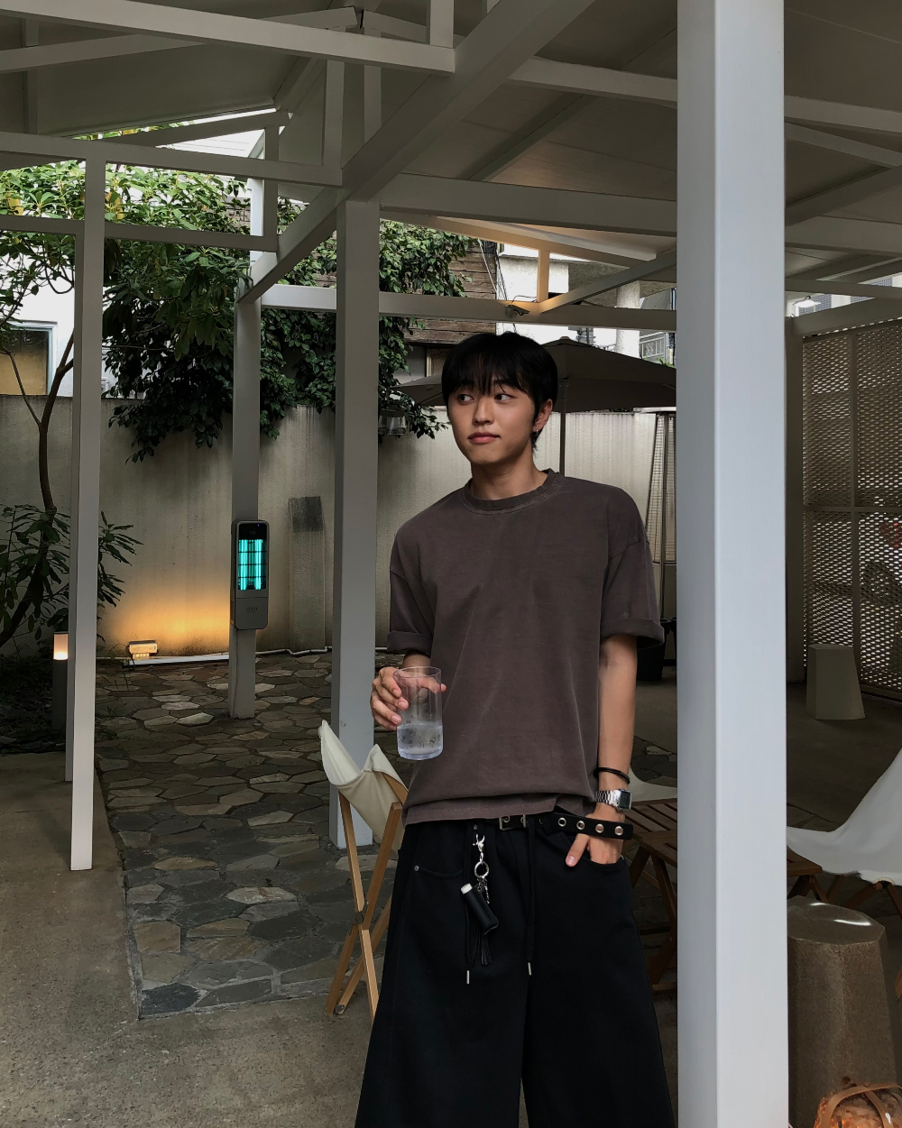 模特兒身穿短袖T卹 - S1L23