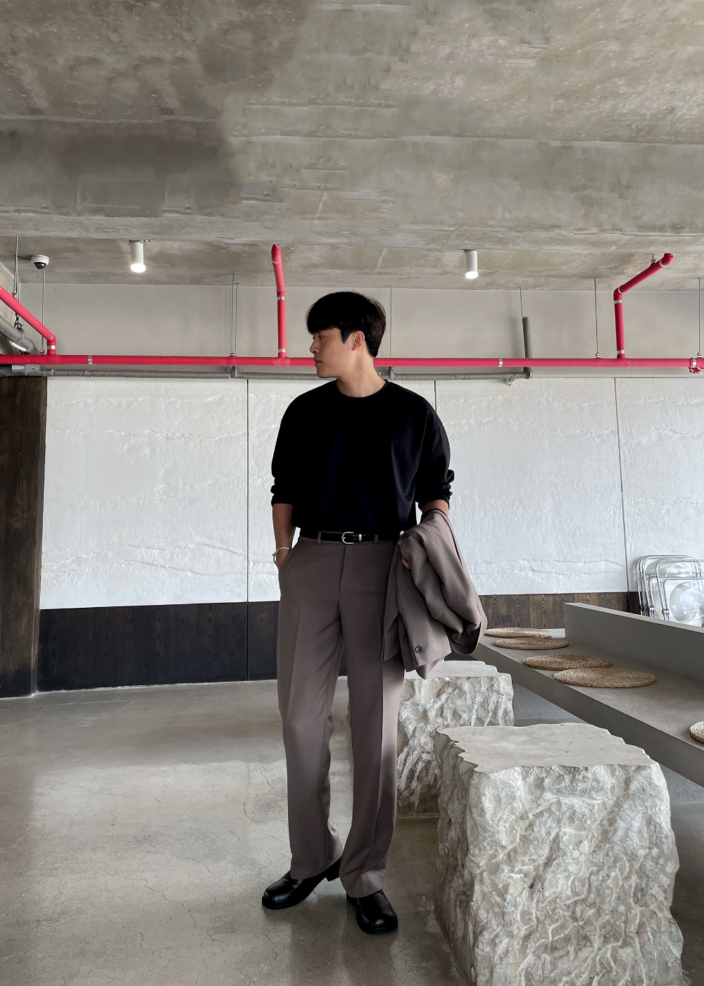 긴팔 티셔츠 모델 착용 이미지-S11L18