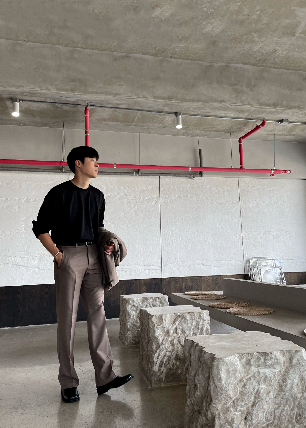 긴팔 티셔츠 모델 착용 이미지-S11L20