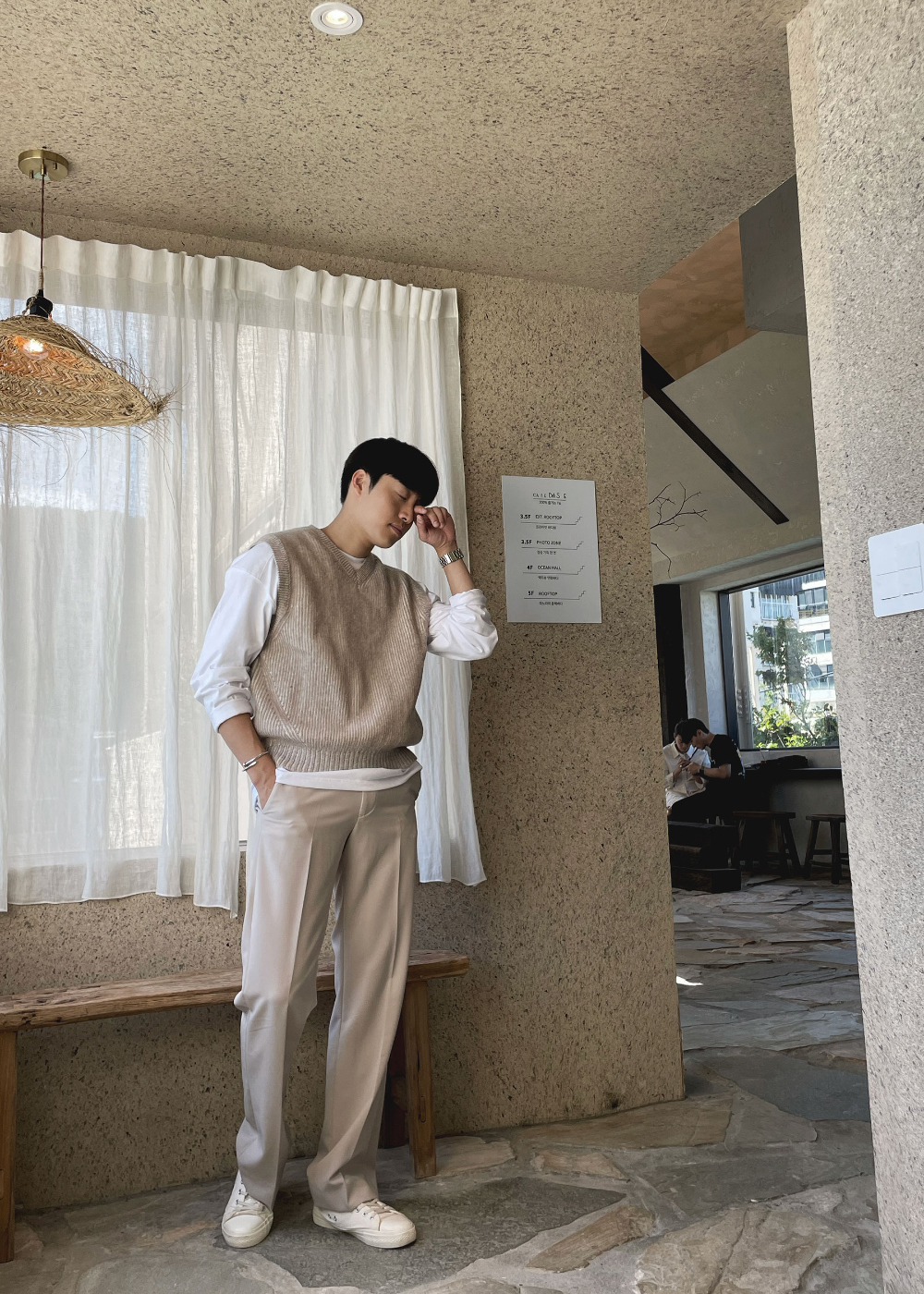 민소매 모델 착용 이미지-S18L3
