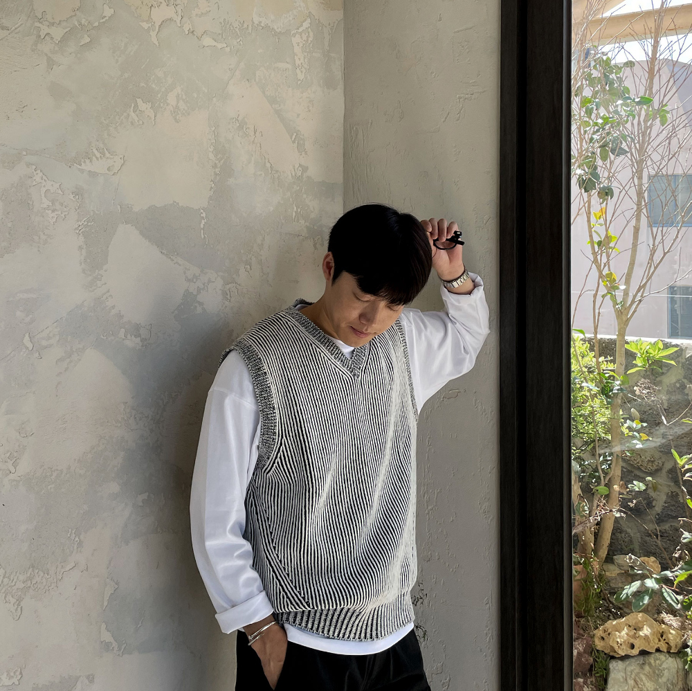 민소매 모델 착용 이미지-S18L21