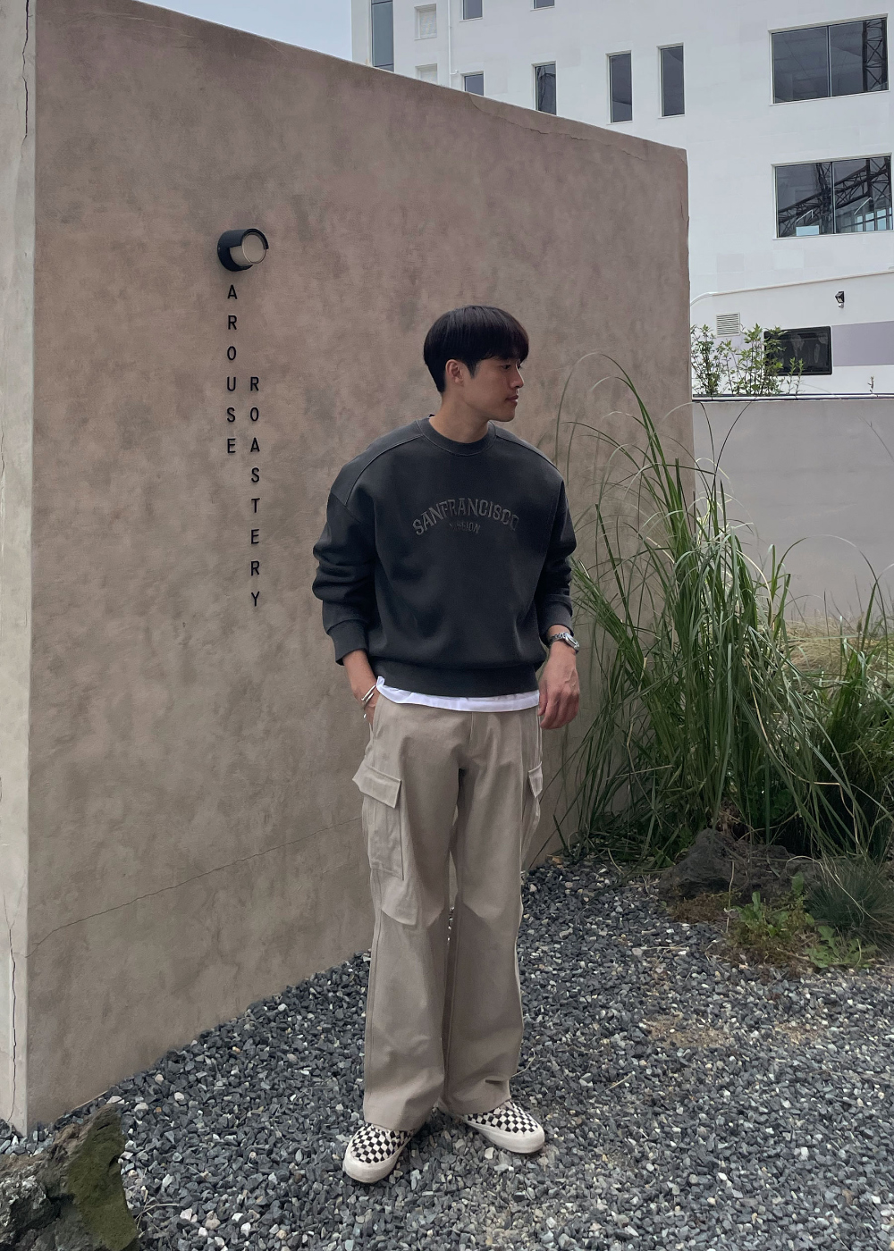 바지 모델 착용 이미지-S11L3