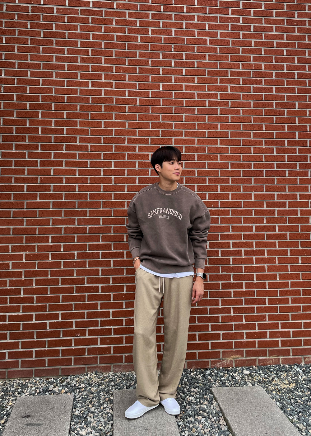 긴팔 티셔츠 모델 착용 이미지-S33L30