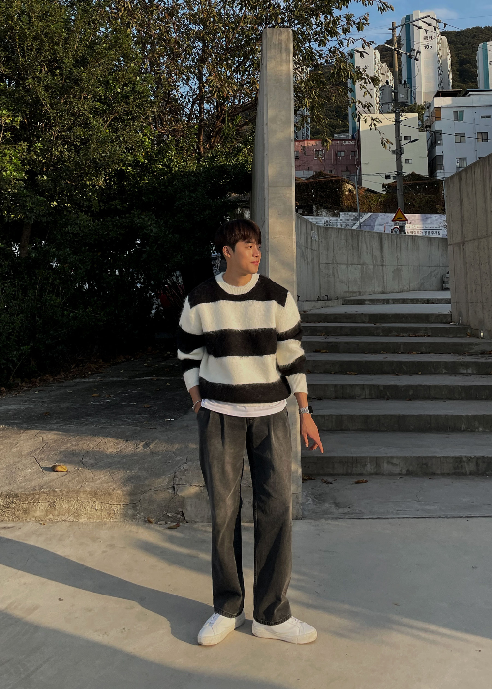 긴팔 티셔츠 모델 착용 이미지-S47L42