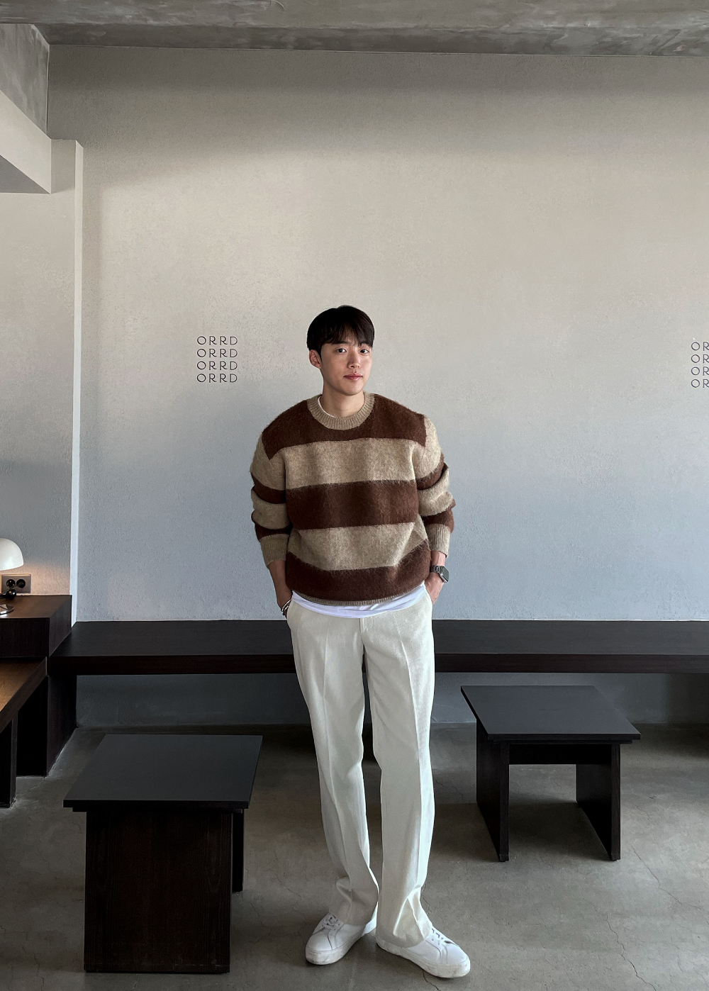 긴팔 티셔츠 모델 착용 이미지-S47L4