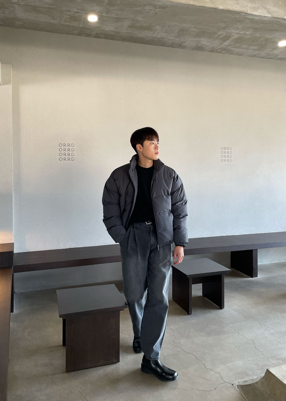 긴팔 티셔츠 모델 착용 이미지-S44L22