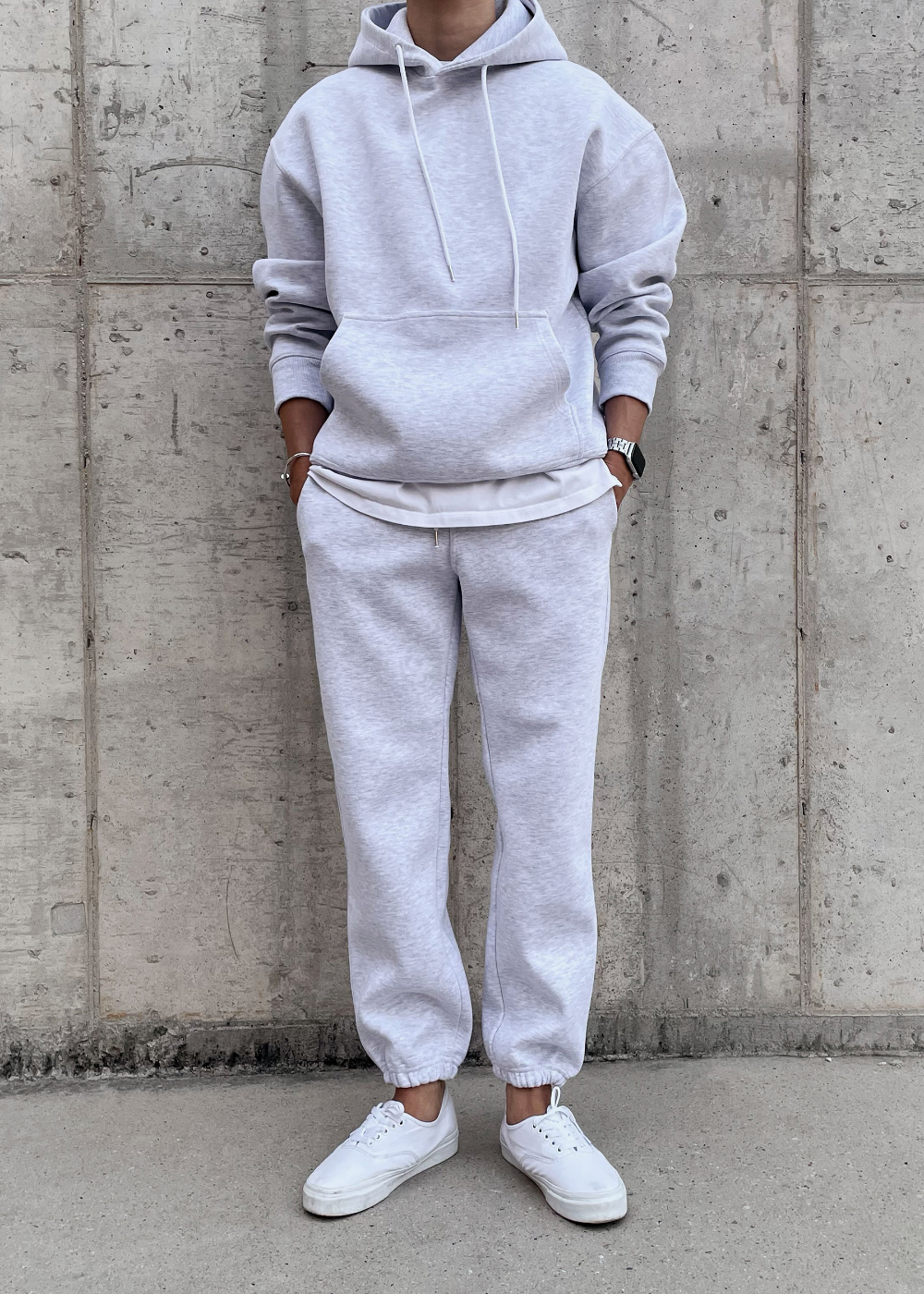 긴팔 티셔츠 모델 착용 이미지-S41L10