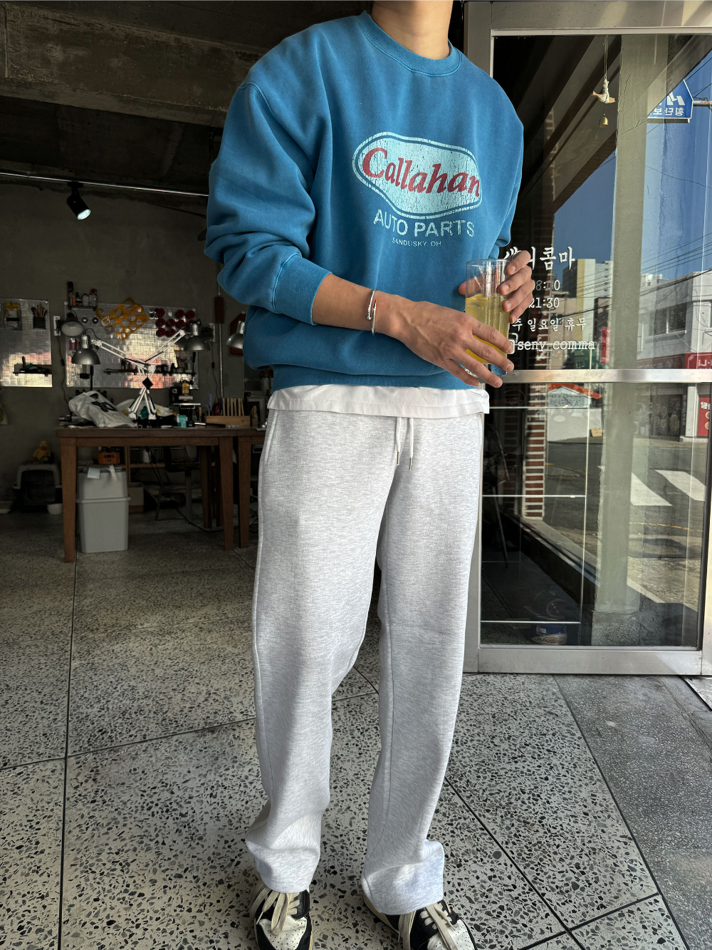 긴팔 티셔츠 모델 착용 이미지-S63L8