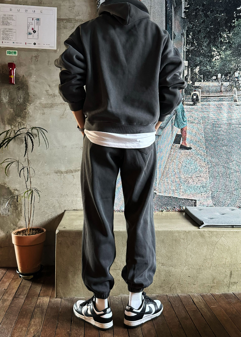 긴팔 티셔츠 모델 착용 이미지-S43L8