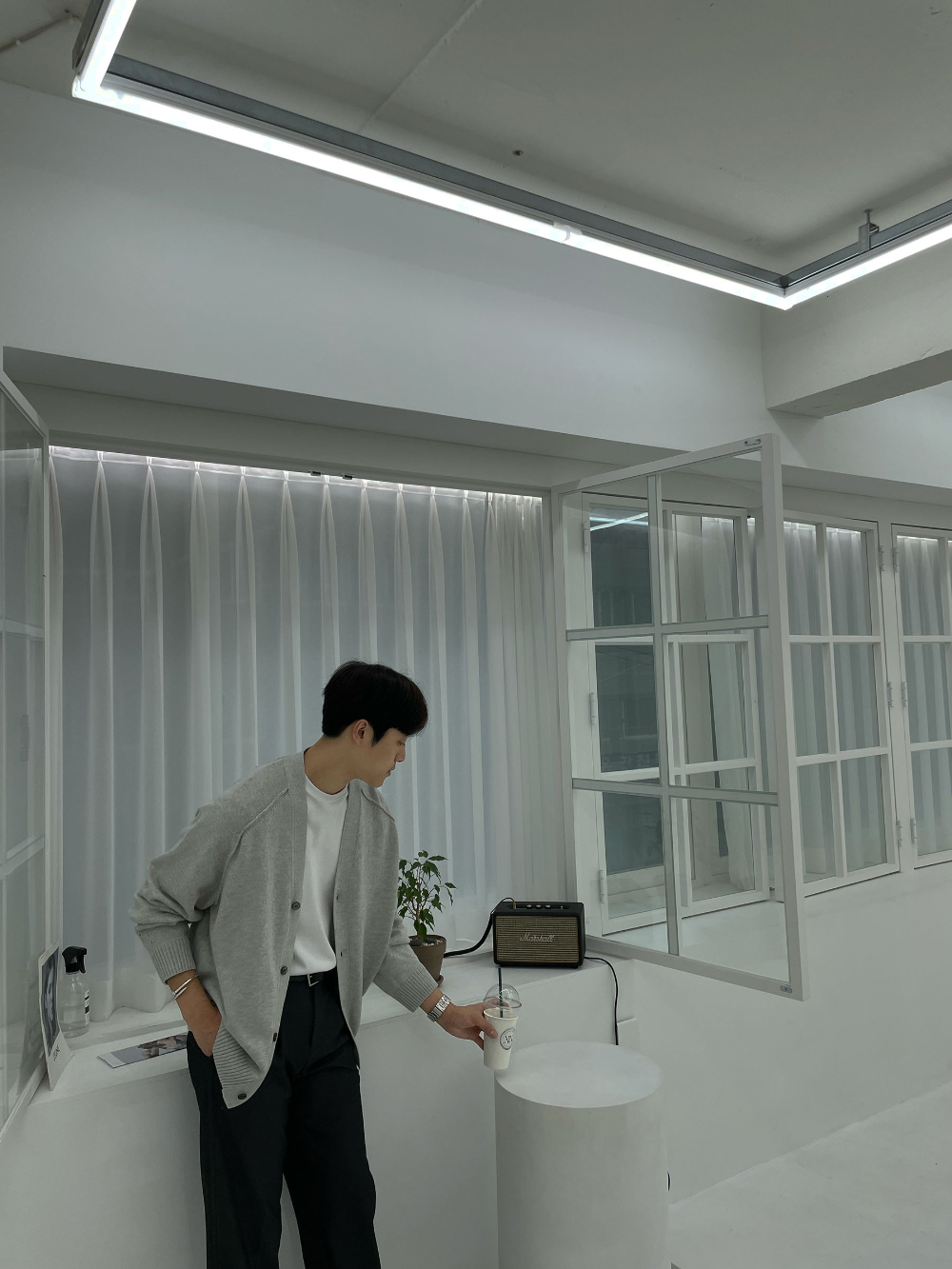 바지 모델 착용 이미지-S63L3