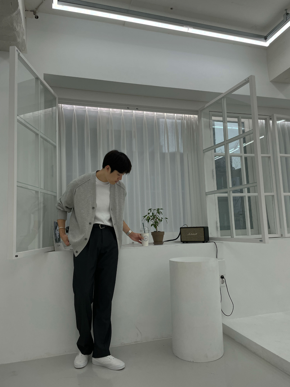 바지 모델 착용 이미지-S63L14
