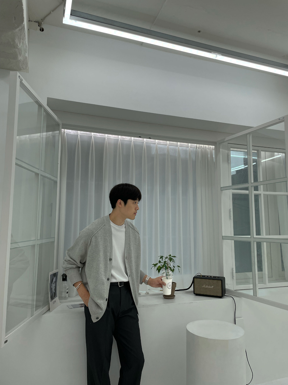 바지 모델 착용 이미지-S63L2