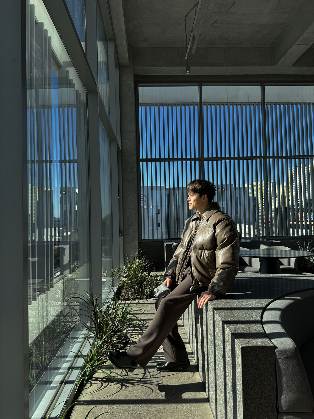 패딩 모델 착용 이미지-S64L6