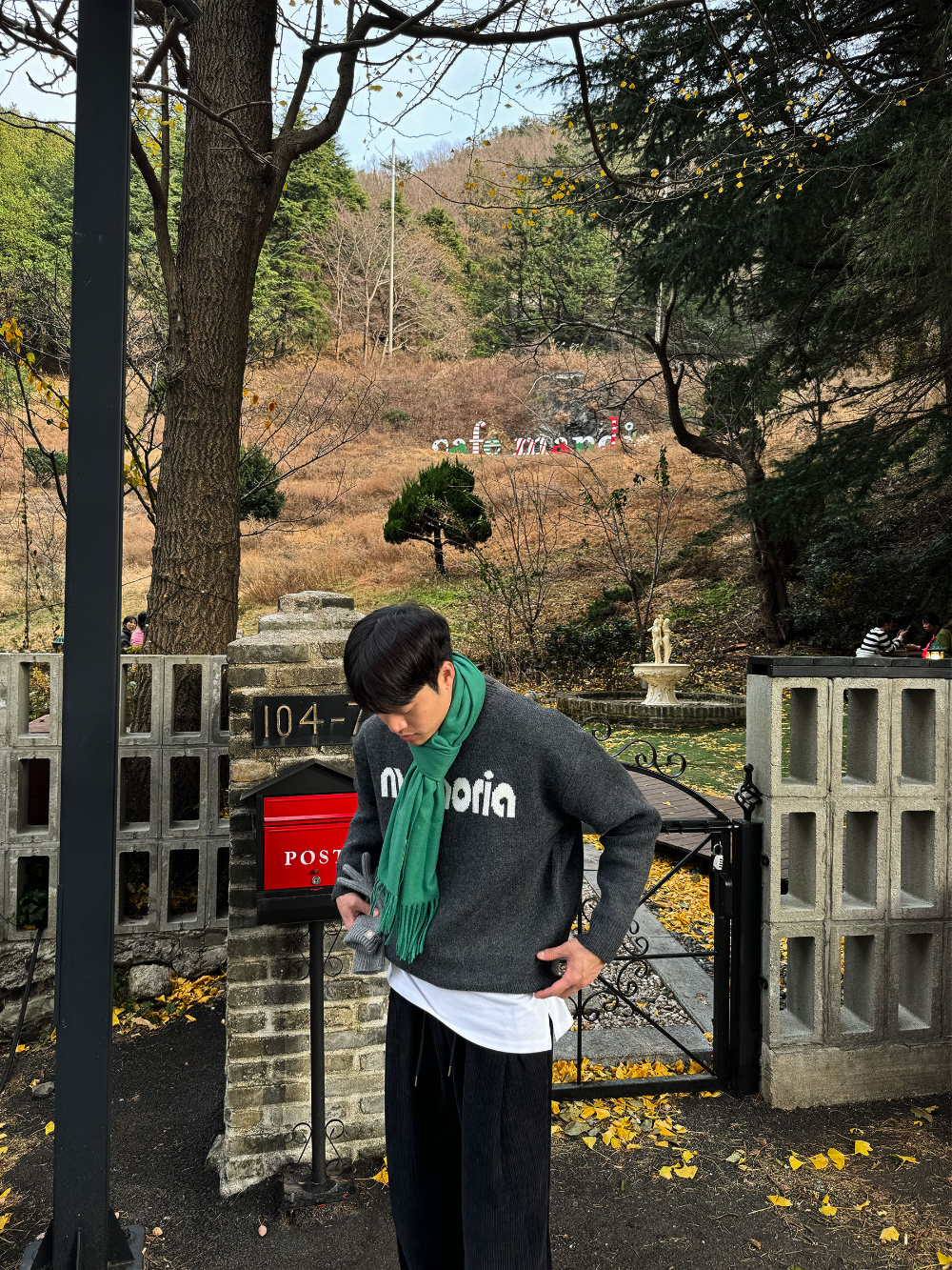 긴팔 티셔츠 모델 착용 이미지-S70L37