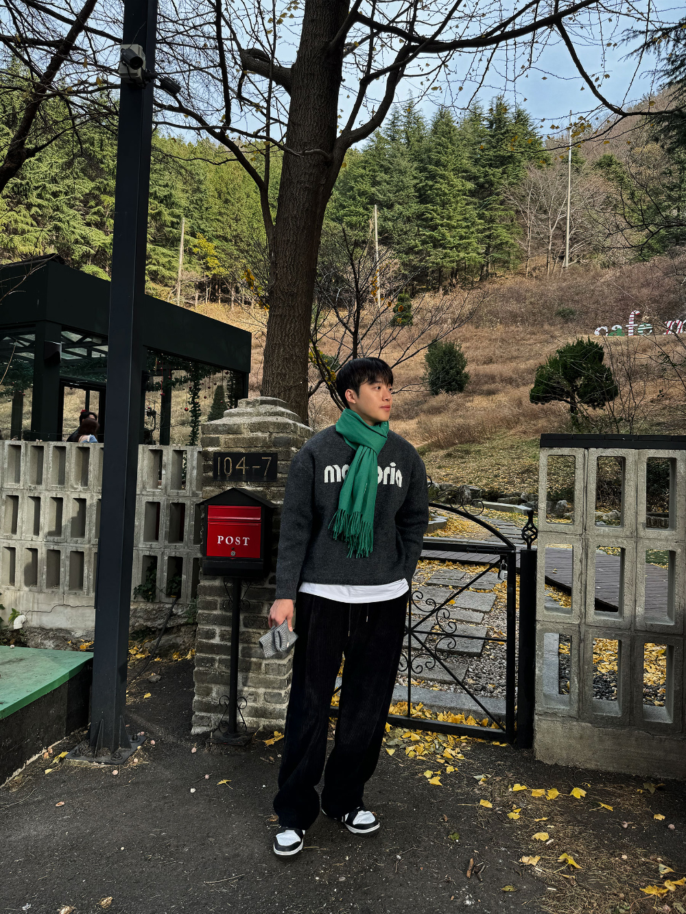 긴팔 티셔츠 모델 착용 이미지-S70L23