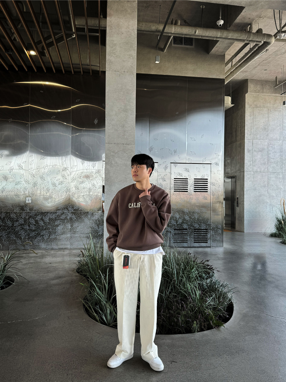 긴팔 티셔츠 모델 착용 이미지-S63L23