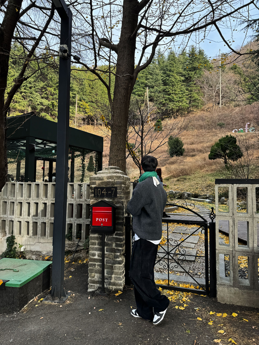 긴팔 티셔츠 모델 착용 이미지-S70L24