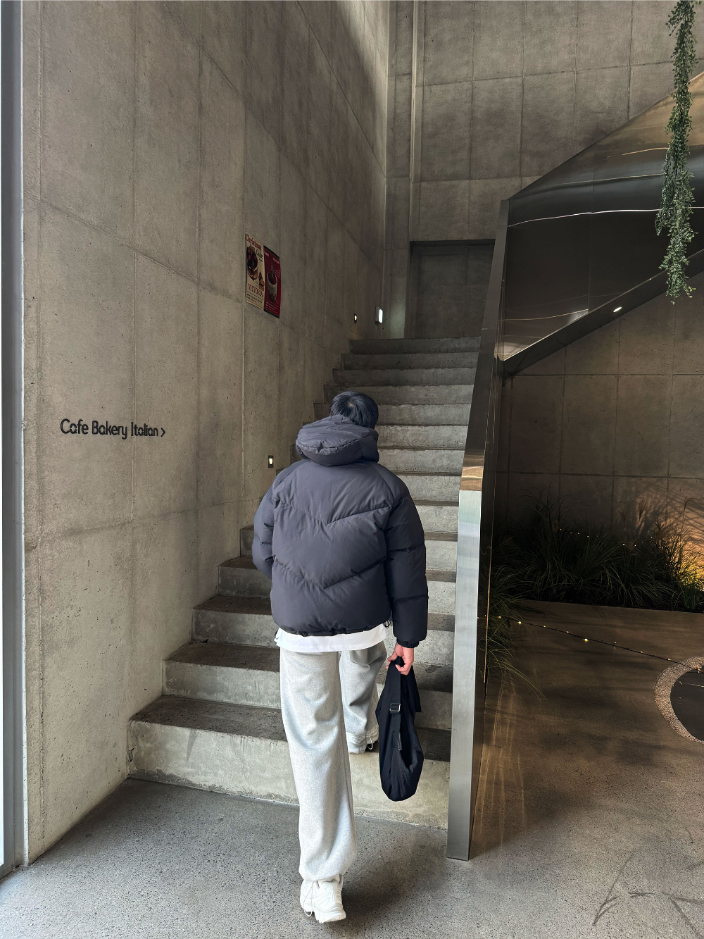패딩 모델 착용 이미지-S63L28