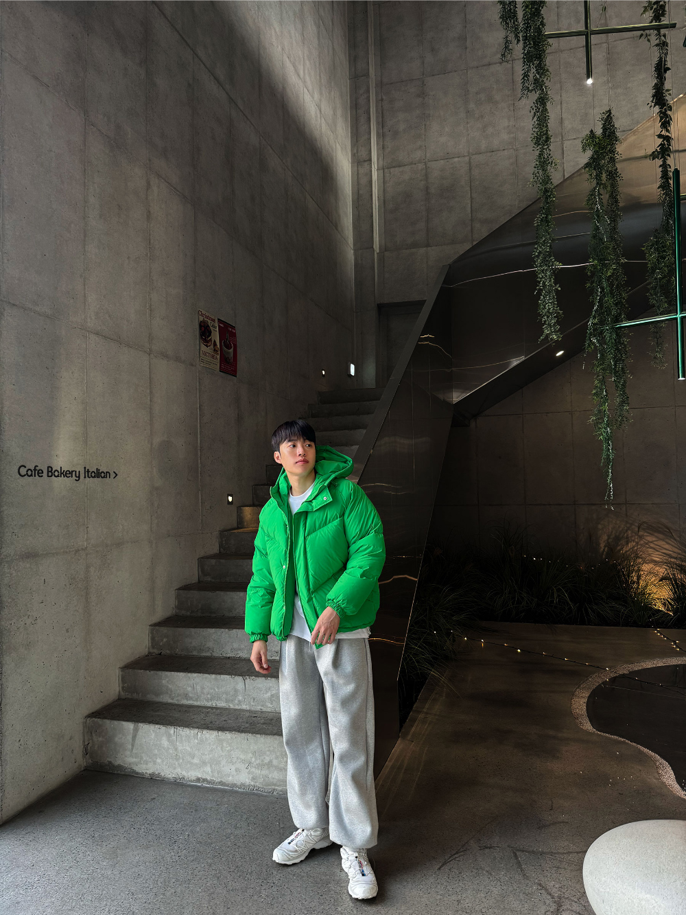 패딩 모델 착용 이미지-S63L8