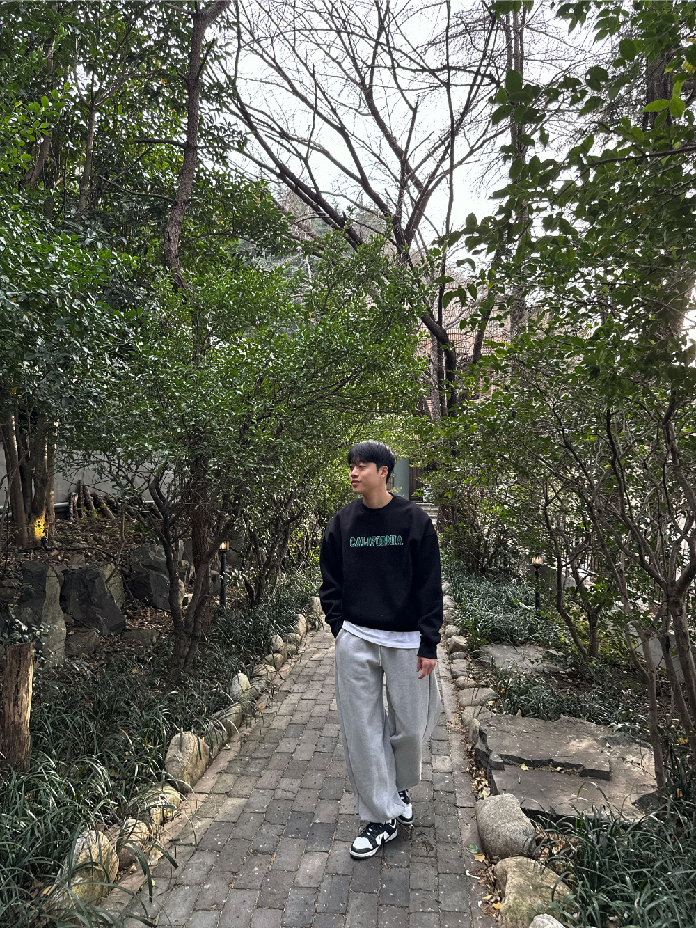 긴팔 티셔츠 모델 착용 이미지-S63L50
