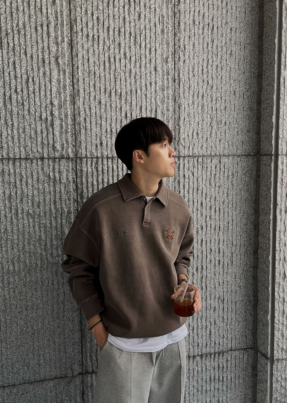 긴팔 티셔츠 모델 착용 이미지-S63L27