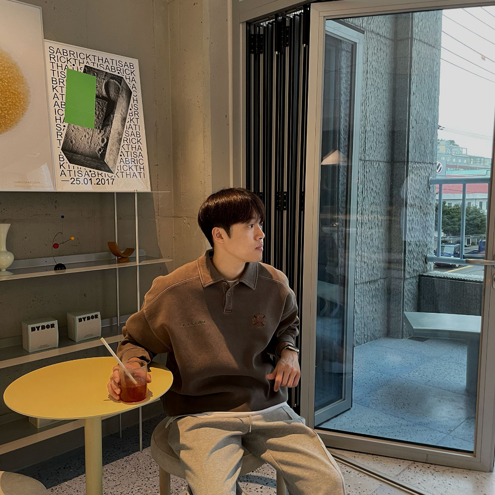 긴팔 티셔츠 모델 착용 이미지-S63L21