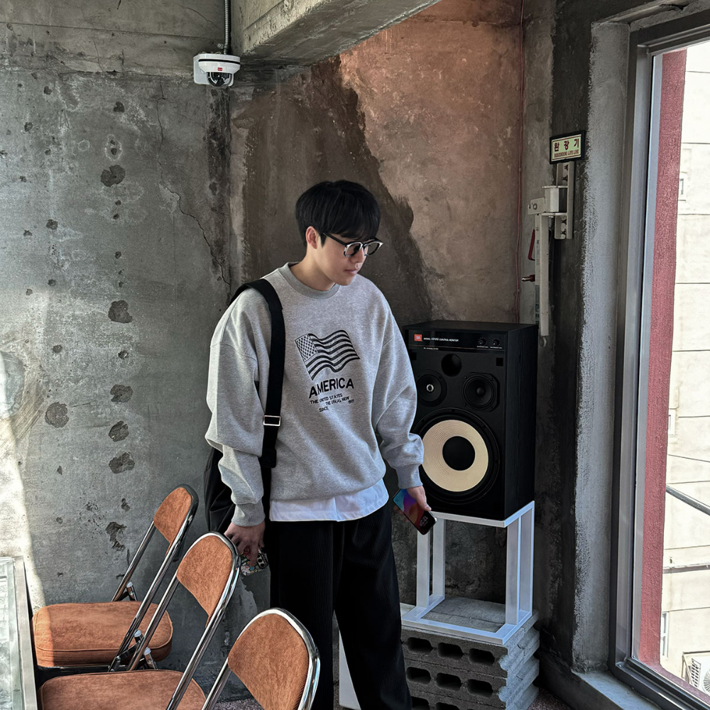 긴팔 티셔츠 모델 착용 이미지-S85L2