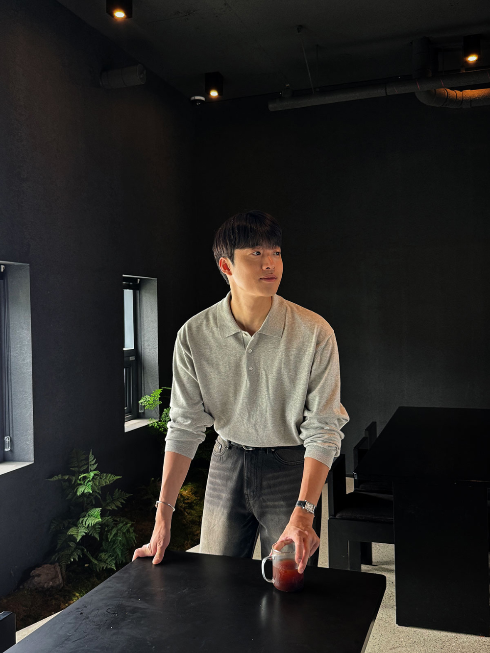 긴팔 티셔츠 모델 착용 이미지-S108L12