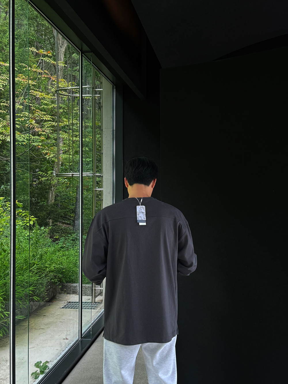 긴팔 티셔츠 모델 착용 이미지-S108L19