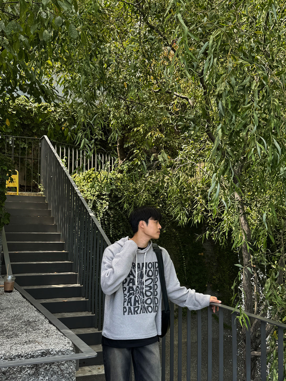 긴팔 티셔츠 모델 착용 이미지-S113L3
