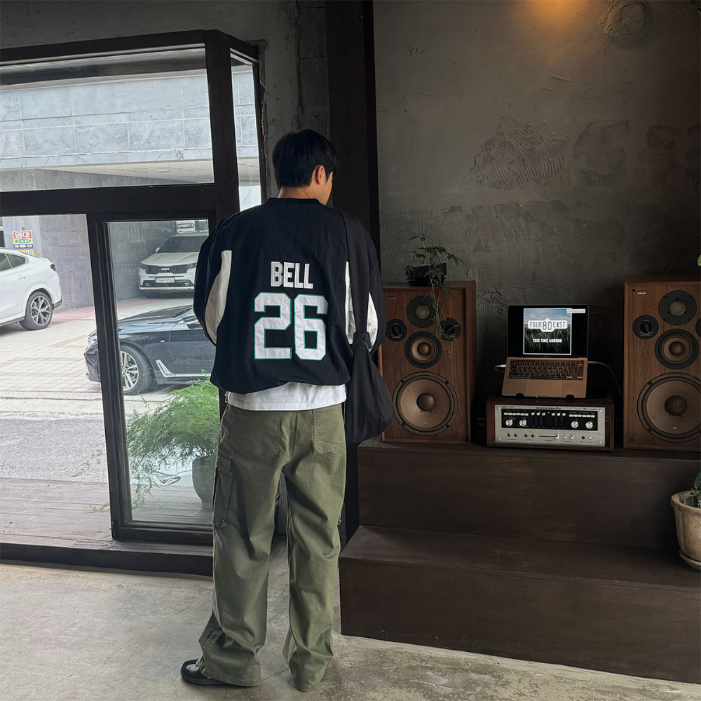 긴팔 티셔츠 모델 착용 이미지-S129L27