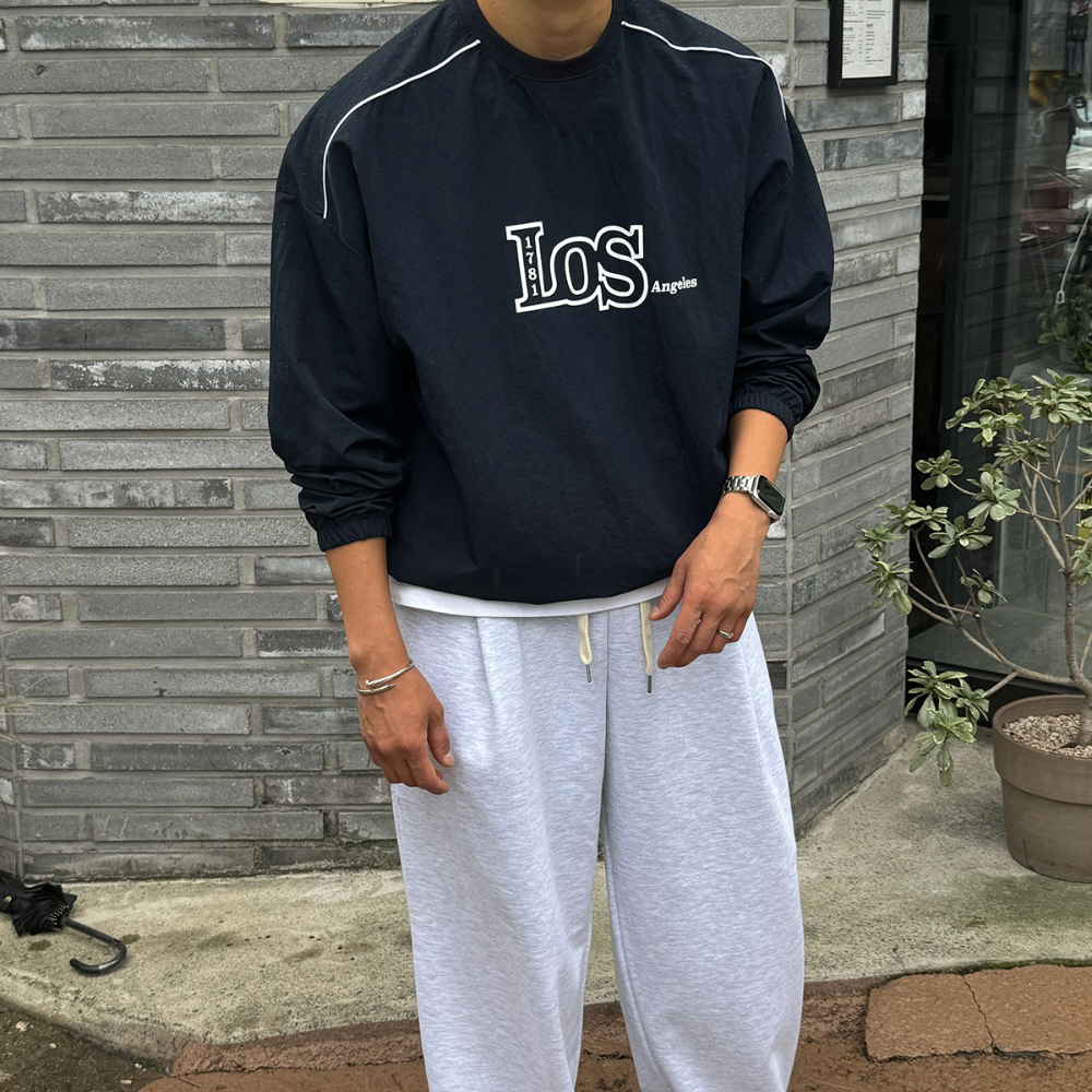 긴팔 티셔츠 모델 착용 이미지-S132L22